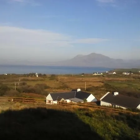 Sunnymeade Accommodation With Sea View Holiday home *